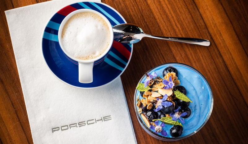 04052022_PECLA_Dining_Side-by-Side_Speedster-Cafe_3_Desktop_66-PERCENT-TEMPLATE